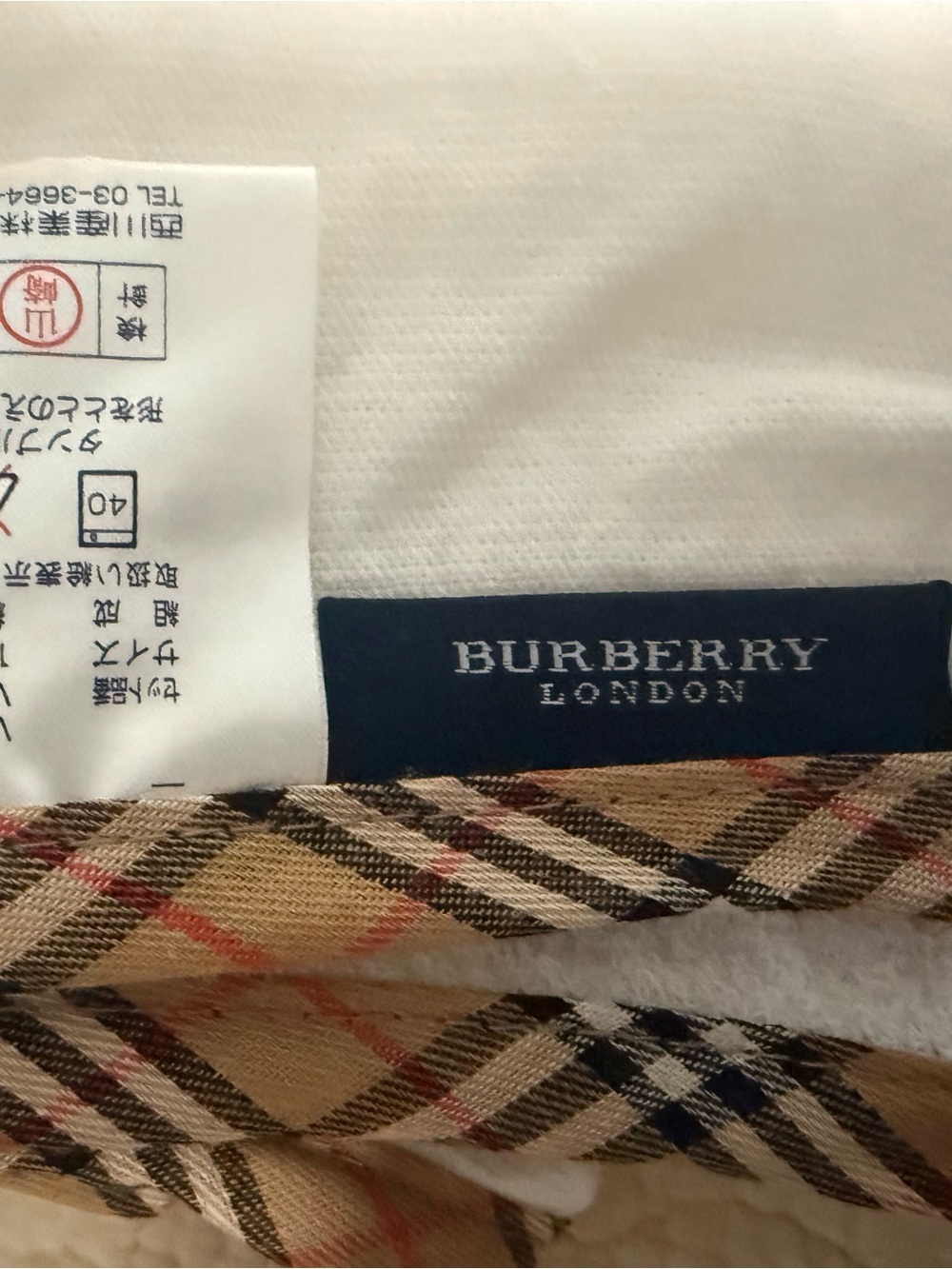 Burberrys Vintage White XL 💯 Cotton Towel with Signature Check Trim! NWB - Picture 4 of 6